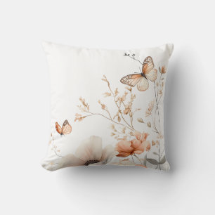 Mariposa serena y almohada floral
