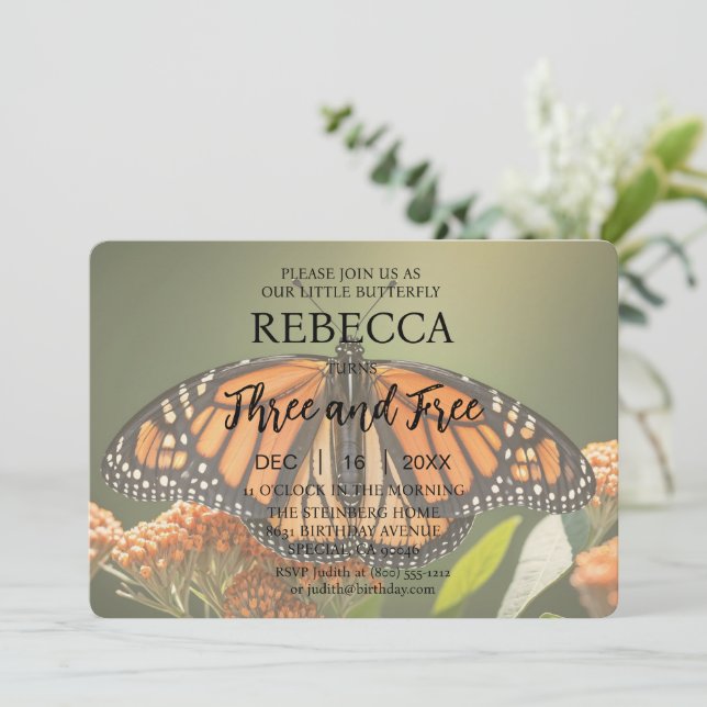 Mariposa tres e invitaciones gratis de cumpleaños (Anverso de pie)