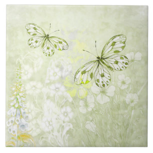 Mariposas blancas delicadas sobre baldosas suaves 