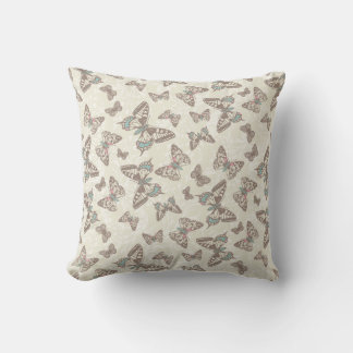 Mariposas crema marrón almohada de patrón damasco