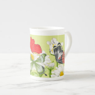 Mariposas en una taza de hueso de China