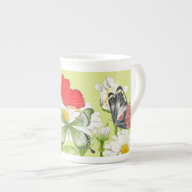 Mariposas en una taza de hueso de China (Derecha)