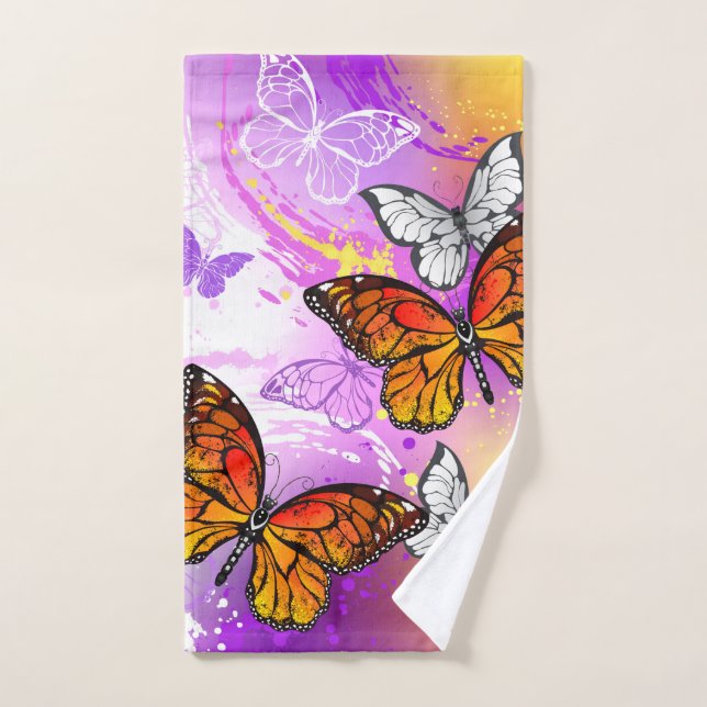 Mariposas monarcas en fondo morado (Toalla de mano)