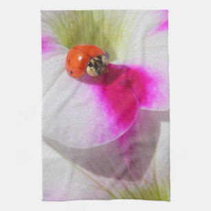 Mariquita en la petunia - Toalla de cocina