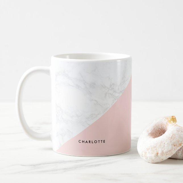 Mármol blanco moderno con taza de bloque rosa (Con donut)