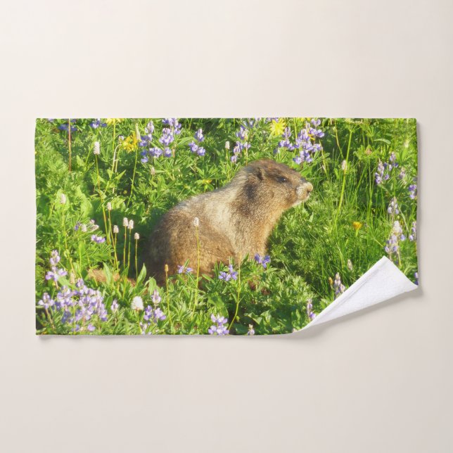 Marmot en Mont Rainier Wildflowers (Toalla de mano)