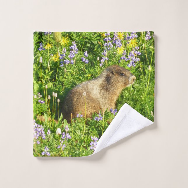 Marmota en flores silvestres del Monte Rainier (Toallita)