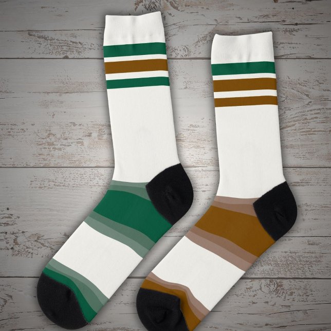 Marrón verde negro de calcetines mal coincidentes (Subido por el creador)