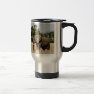 Masai que camina taza del viaje de Mara, Kenia del