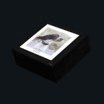 Mascota de perro personalizado foto caja de Keepsa<br><div class="desc">Una caja de sake dulce y personalizada de madera lacada. Añade una foto de tu perro u otro mascota,  o de cualquiera a quien amas a esta caja de regalo o de conservas. Tapa de cerámica. Reemplace la foto de ejemplo con su propia foto favorita.</div>