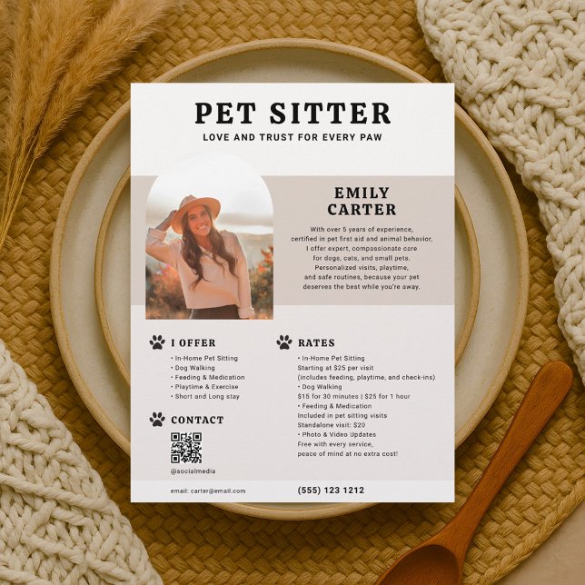 Mascota Sitter Photo Brown QR Code Flyer (Subido por el creador)