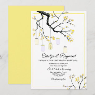Mason Jar sobre la invitación a la boda de un árbo