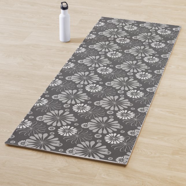 Mat de yoga floral en blanco y negro (In situ)