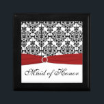 Mata de damasco rojo, negro, blanco y negro, caja<br><div class="desc">Esta caja de joyas de damasco blanco y negro de personalizable tiene una cinta roja FAUX y un broche con joyas. Puedes cambiar las palabras "doncella de honor" a cualquier miembro de la fiesta de boda que necesites, como el nombre del destinatario, sus monogramas o simplemente "Gracias". Si tiene alguna...</div>