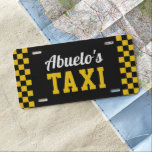 Matrícula El taxi de Abuelo | Funny Personalizado Abuelo Nic<br><div class="desc">¿El abuelo recoge a sus nietos en la escuela o los lleva a las actividades? Hagan oficial su estatus de taxi con esta graciosa placa de licencia que muestra "el taxi de Abuelo" con letras amarillas y blancas y guarnecido de taxi a cuadros. Personalizar con el apodo de su abuelo...</div>