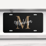 Matrícula Monograma de oro negro moderno guión femenino<br><div class="desc">Moderno Monograma de Oro Negro Girly Feminine Script Plate. Personalice fácilmente esta moderna y elegante placa de licencia con su monograma y nombre personalizado.</div>