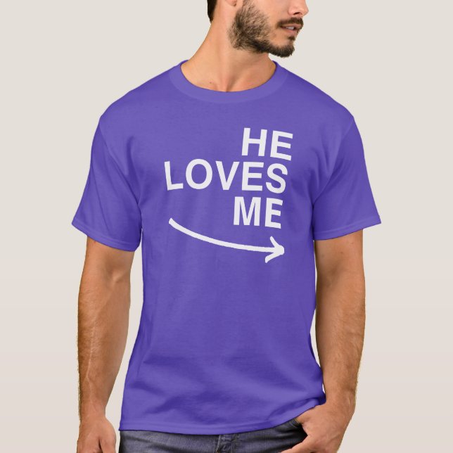 Me ama (derecha) -.png Camiseta (Anverso)