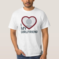 Me encanta la camiseta de mi novia.