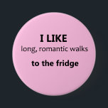 Me Gusta El Largo Botón Romántico De Las Caminatas<br><div class="desc">¡Un gran chiste regalo de San Valentín para la novia o esposa con buen sentido del humor! ;) botón de diversión para el romántico realista con sentido del humor: "Me gustan los largos y románticos paseos hasta el frigorífico" Además, un gran rompehielos, y el comienzo de la conversación para los...</div>