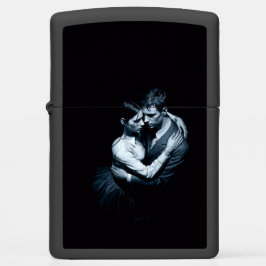 Mechero Zippo Pareja abrazando Zippo Luminoso Oscuro Romance Gót