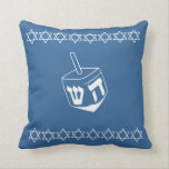 med BLUE & WHITE, almohada DREIDEL & STARS<br><div class="desc">estrella de almohada azul y blanco Dreidel de DAVID TRIM STAR DE DAVID ON BACK por el diseñador Sandy Closs ~ SandyCloss~</div>