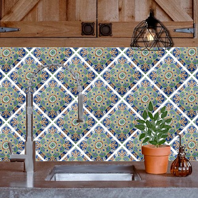 Medallón multicolor de azulejos cerámicos decorati (Multi colored tile shown on a kitchen backsplash.)