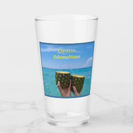 Media piña con un puñetazo en la playa