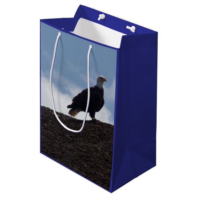 Mediana Bolsa de regalo Eagle on High Ground (Angulo Anverso)