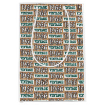 Nacido en 1966 con una bolsa de regalo