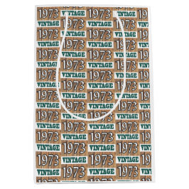 Mediana Nacido en 1973 con una bolsa de regalo