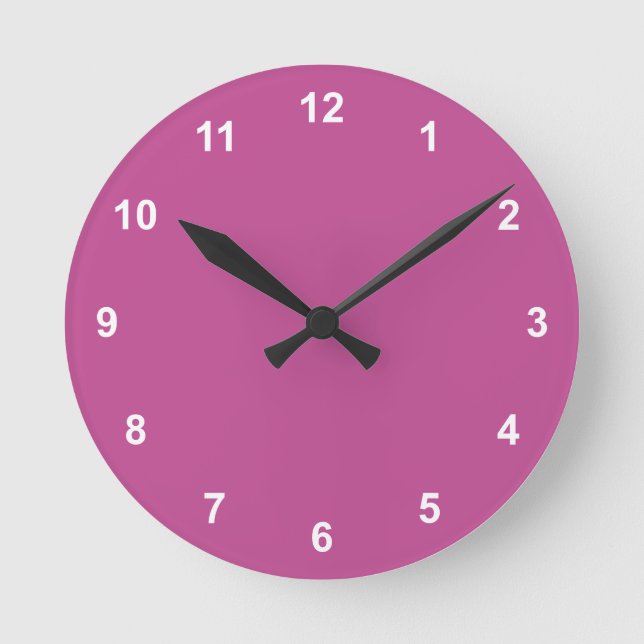 Mediano Color de tendencia - Reloj redondo rosa Berry con  (Anverso)