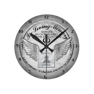 Mediano Memorial fotográfico en el reloj redondo de la me