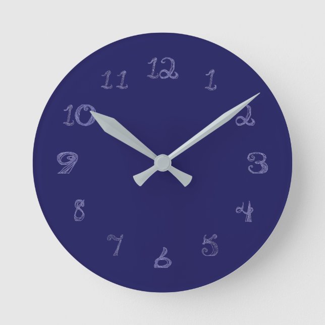 Mediano reloj redondo azul profundo con números de fuente  (Anverso)