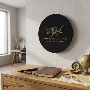 Mediano Reloj redondo con nombre y título personalizados y