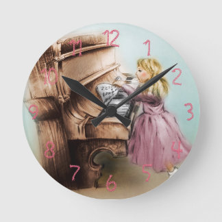 Mediano Reloj redondo de Chica de piano lindo, elegante ar