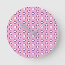 Reloj redondo de lunares minimalista