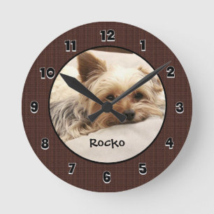 Mediano Reloj redondo de Personalizado Yorkie Terrier