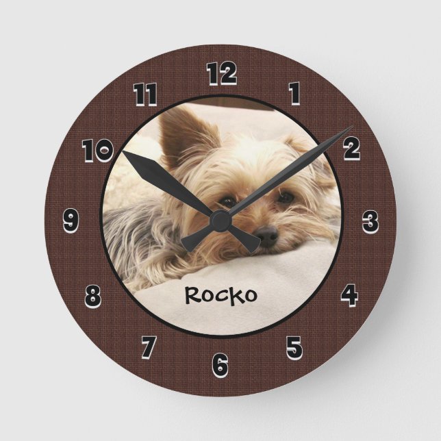 Mediano Reloj redondo de Personalizado Yorkie Terrier (Anverso)
