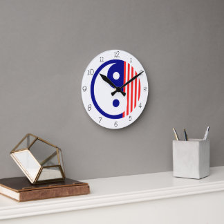 Mediano Reloj redondo Yang Yang rojo, blanco y azul