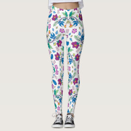Medias blancas con patrones florales vibrantes