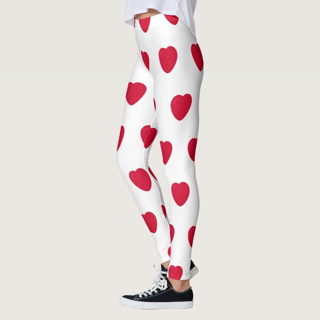 Medias con patrón de corazón rojo (“Wear your heart on your legs ❤️”)