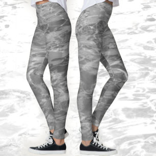 Medias de agua gris monocromático
