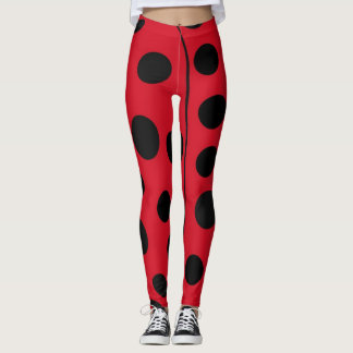 Medias de mariquita roja y manchas negras