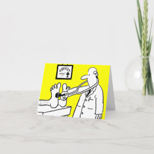 Médica con tarjeta de Stethoscope