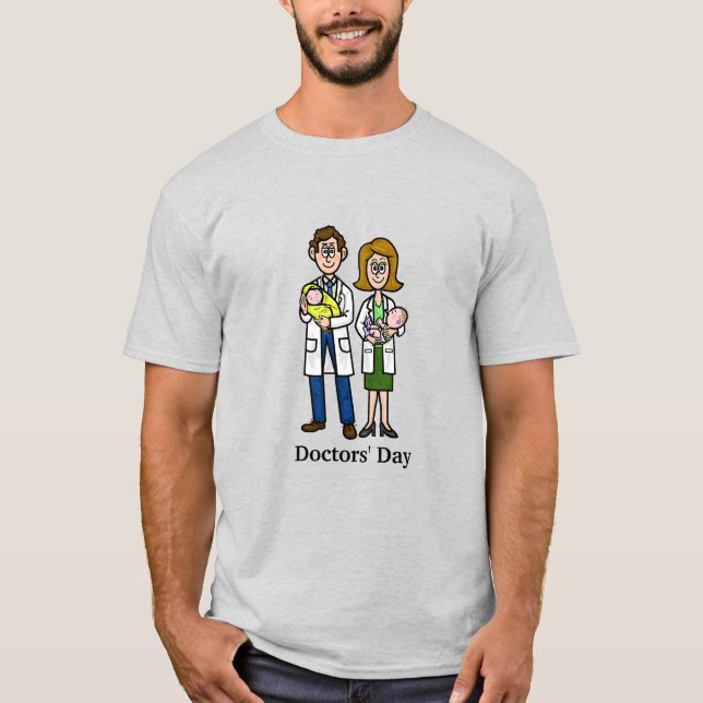 Médicas pediatras sostienen camiseta de bebés (Anverso)
