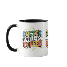 médico alimentado por taza de café
