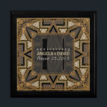 Mediev Art Deco Caja de Aniversario de Boda de Oro<br><div class="desc">Diseño inspirado en el Art Déco con Gatsby, que se remonta a los años 20 con un sabor de mar oriental y medieval. Con personalizable de texto y monograma, combinado con un diseño geométrico de oro y negro muy elegante purpurina. Elegante y elegante matrimonio personalizado, aniversario o compromiso presente. Personaliza...</div>