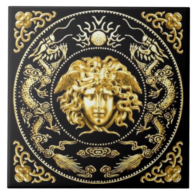 Medusa de Oro y Baldosa de Pared Adornada (Frente)