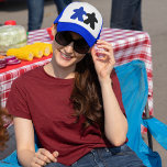Meeples en el amor, sombrero para camioneros azul<br><div class="desc">Si a usted y a sus otros significativos amantes de los juegos de mesa, este diseño es para usted. Ideal para la novia y el novio casuales en las fiestas previas o posteriores a la boda. Consulta mi tienda para obtener más combinaciones de colores o solicita un nuevo emparejamiento. Meeple...</div>