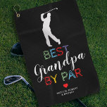 Mejor Abuelo Por Toalla De Golf Par<br><div class="desc">Regalo personalizado para un abuelo que presenta el dicho "mejor abuelo por par" en un adorable diseño de tipografía colorido, un corazón rojo y los nombres de los nietos. Esta toalla pro golfista es un regalo perfecto para tu padre de los niños en su cumpleaños o en el día del...</div>